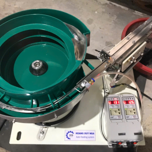 Phễu rung cấp phôi nhựa