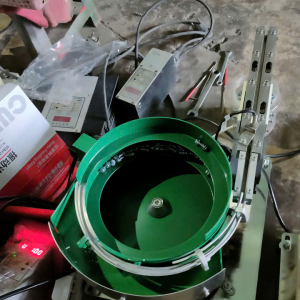 Phễu rung cấp vít M4